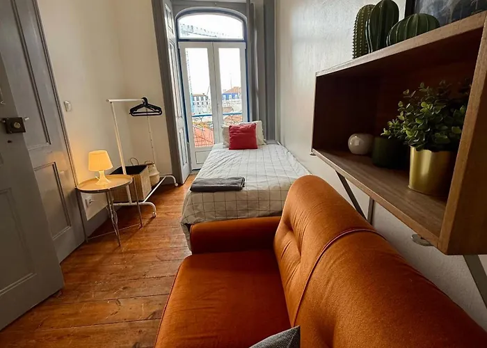 Spacious T4 With Iconic Tram 28 View Apartment *