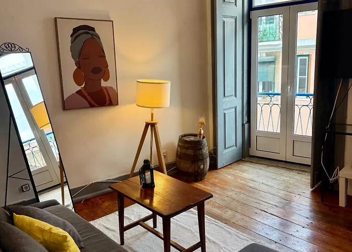 Spacious T4 With Iconic Tram 28 View