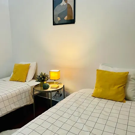 Spacious T4 Central Apartment With Iconic Tram 28 View Apartment Lisbon