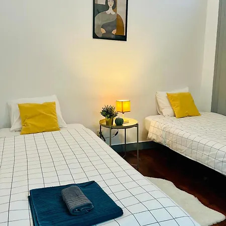 Spacious T4 Central Apartment With Iconic Tram 28 View * Lisbon