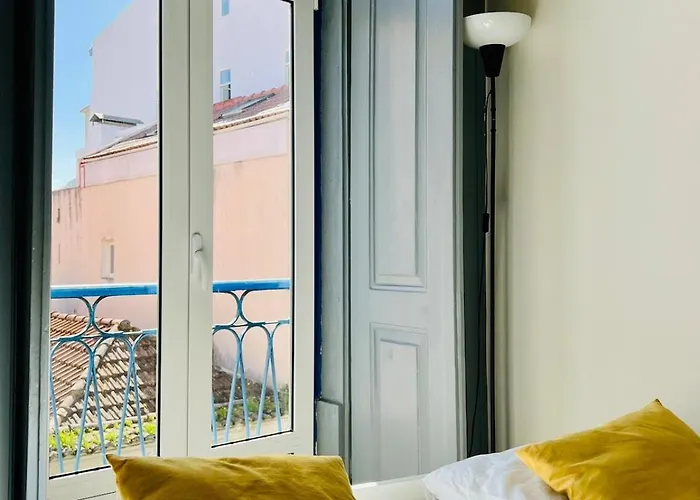 Spacious T4 With Iconic Tram 28 View * 리스본