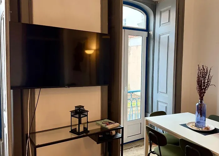 Spacious T4 With Iconic Tram 28 View *